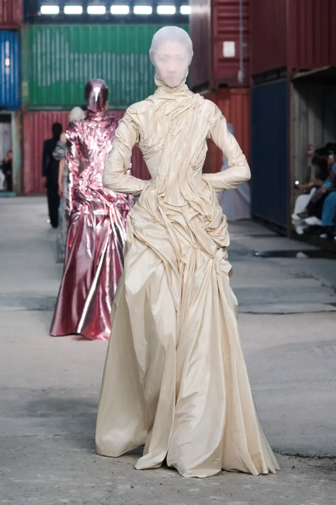 Eski parçalardan yeni silüetlere