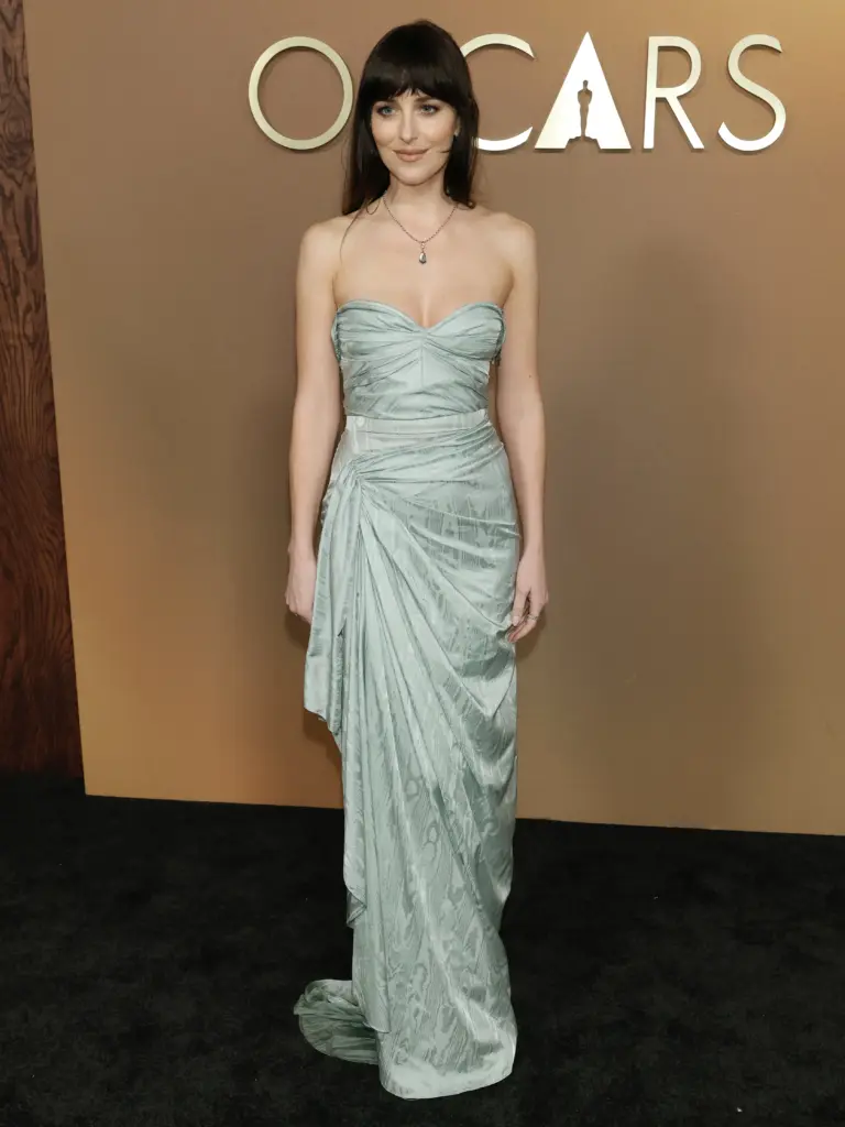 Governors Awards 2025: Öne çıkan görünümler dakota johnson