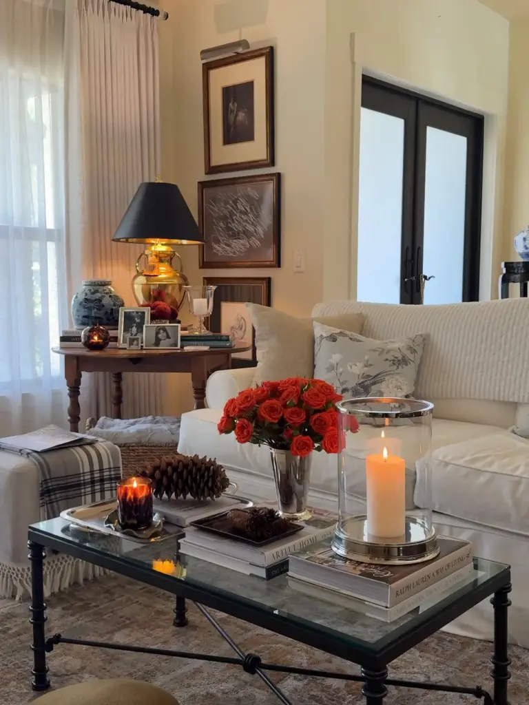 Grandmillennial stilinde kişisel ve katmanlı bir stil