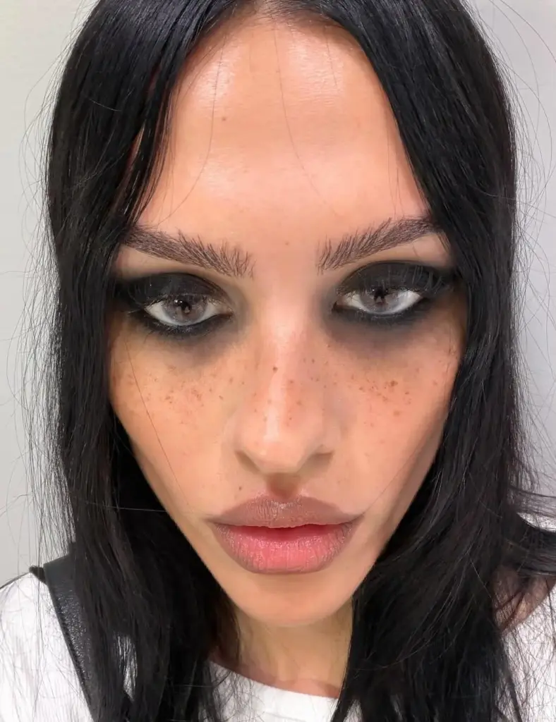 2000’lerin Party-Girl makyajı geri döndü