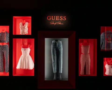 Guess Marilyn Monroe kapsül koleksiyonunu sunuyor