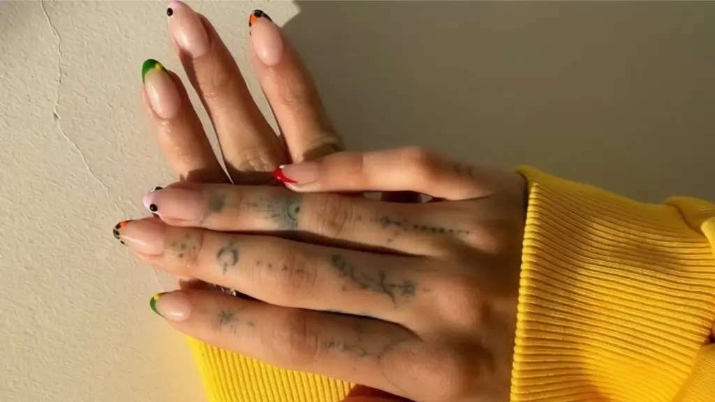 Hailey Bieber’dan festival sezonuna uygun manikür ilhamı