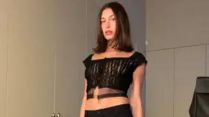 Hailey Bieber’dan onaylı minimal ama etkili 8 parça