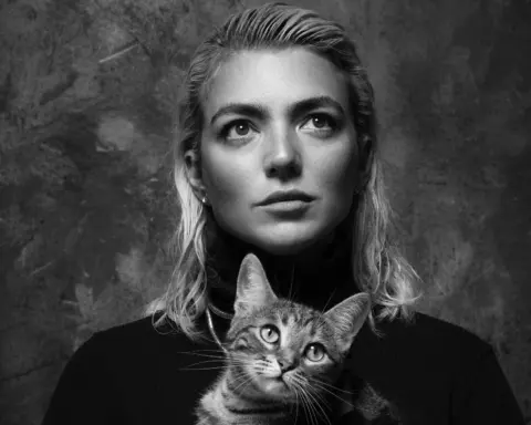 Halının altına süpürdüklerimiz: Seda Gazioğlu’nun ritüellerle örülü dünyası