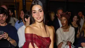 Hande Erçel, Paris Haute Couture Haftası’nda Iris van Herpen defilesine katıldı
