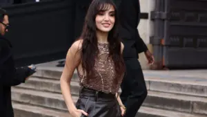 Hande Erçel Paris Haute Couture Haftası’nda: Valentino ve Elie Saab görünümleri