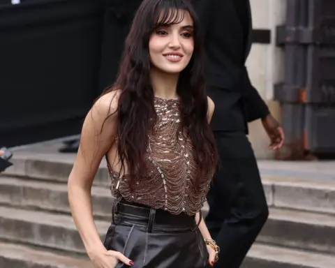 Hande Erçel Paris Haute Couture Haftası'nda: Valentino ve Elie Saab görünümleri