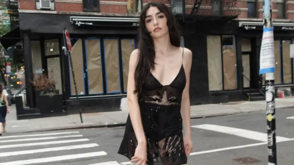 Hazar Ergüçlü, yeni filminin kutlama gecesine katıldı