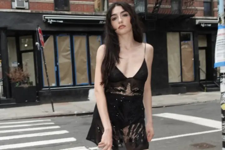 Hazar Ergüçlü, yeni filminin kutlama gecesine katıldı