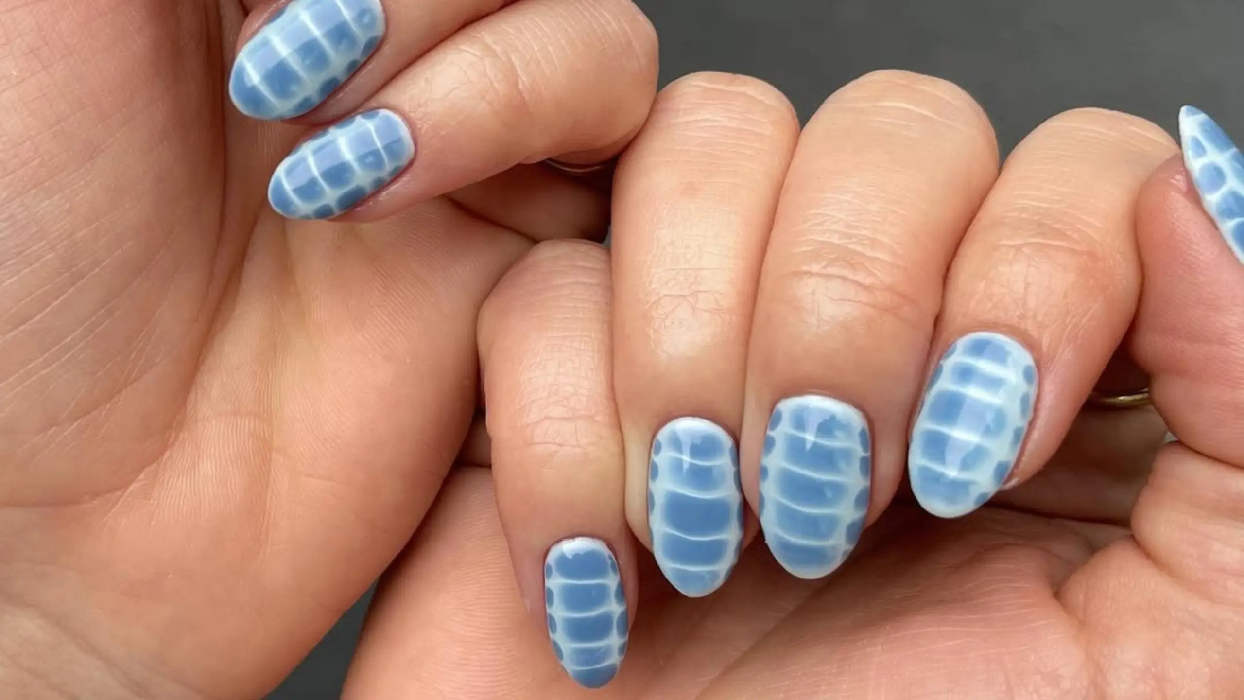 İlkbaharda için 5 kaplumbağa desenli manikür fikri