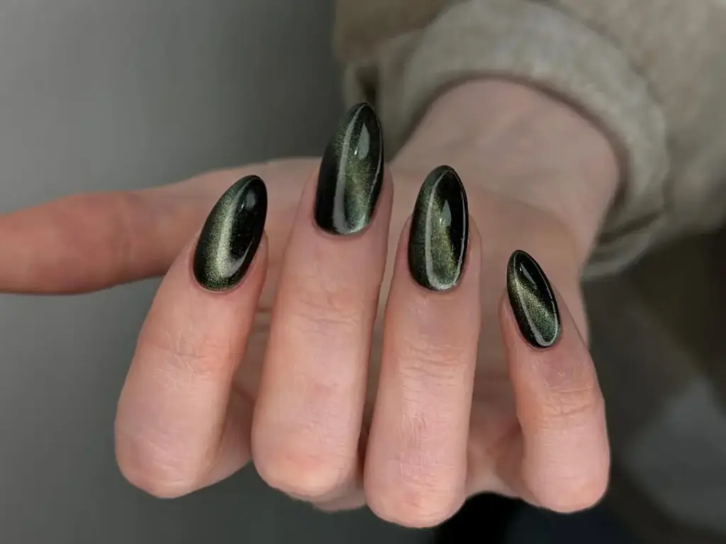 “Cat - eye” manikürde öne çıkan yeşil tonları