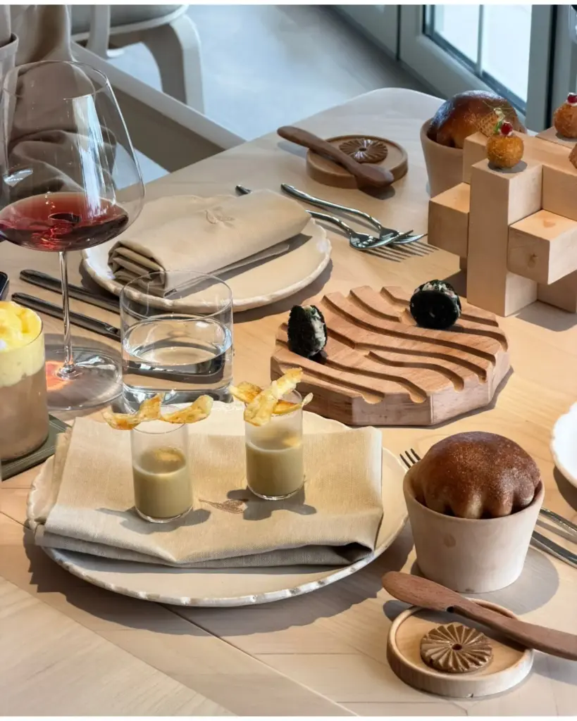 Yelve Urla, Restoran