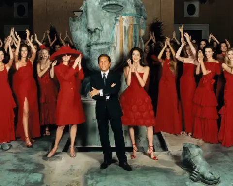 İtalyan moda tasarımcısı Valentino Garavani 93 yaşında hayatını kaybetti