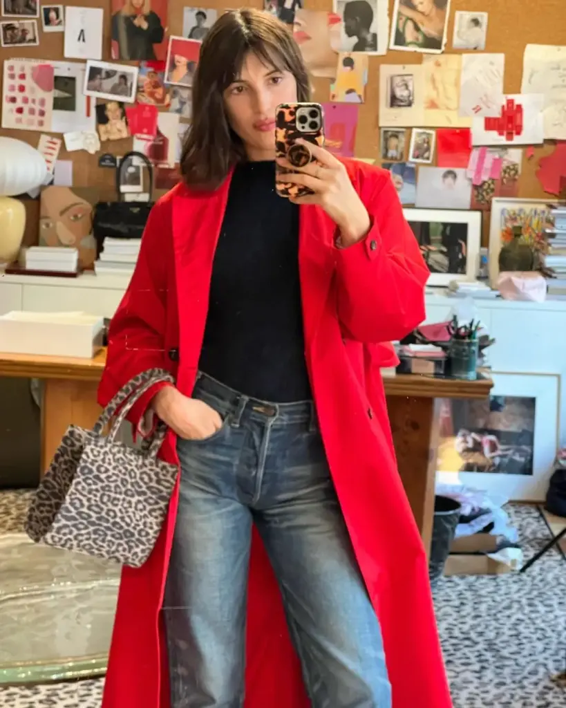 Jeanne Damas, kırmızı ve siyahın uyumu