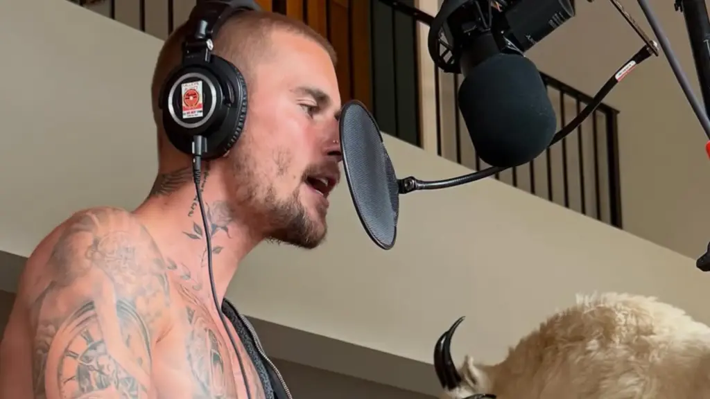 Justin Bieber’ın yeni albümü Swag II yayınlandı