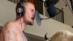 Justin Bieber’ın yeni albümü “Swag II” yayınlandı