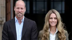 Kate Middleton sonbaharı sarı saçlarla karşılıyor