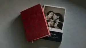 Kendall Jenner’ın kitaplığından çıkan sürpriz: Kürk Mantolu Madonna