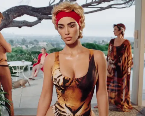 Kim Kardashian ve Kris Jenner Skims x Roberto Cavalli