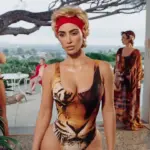 Kim Kardashian ve Kris Jenner Skims x Roberto Cavalli
