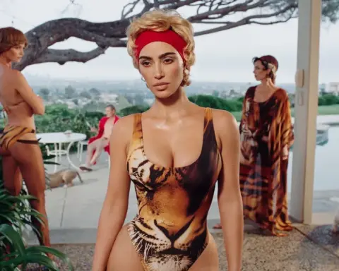Kim Kardashian ve Kris Jenner Skims x Roberto Cavalli
