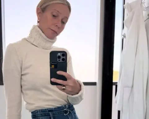 Kış gardırobunun kalıcı başrolü: Krem rengi kazaklar