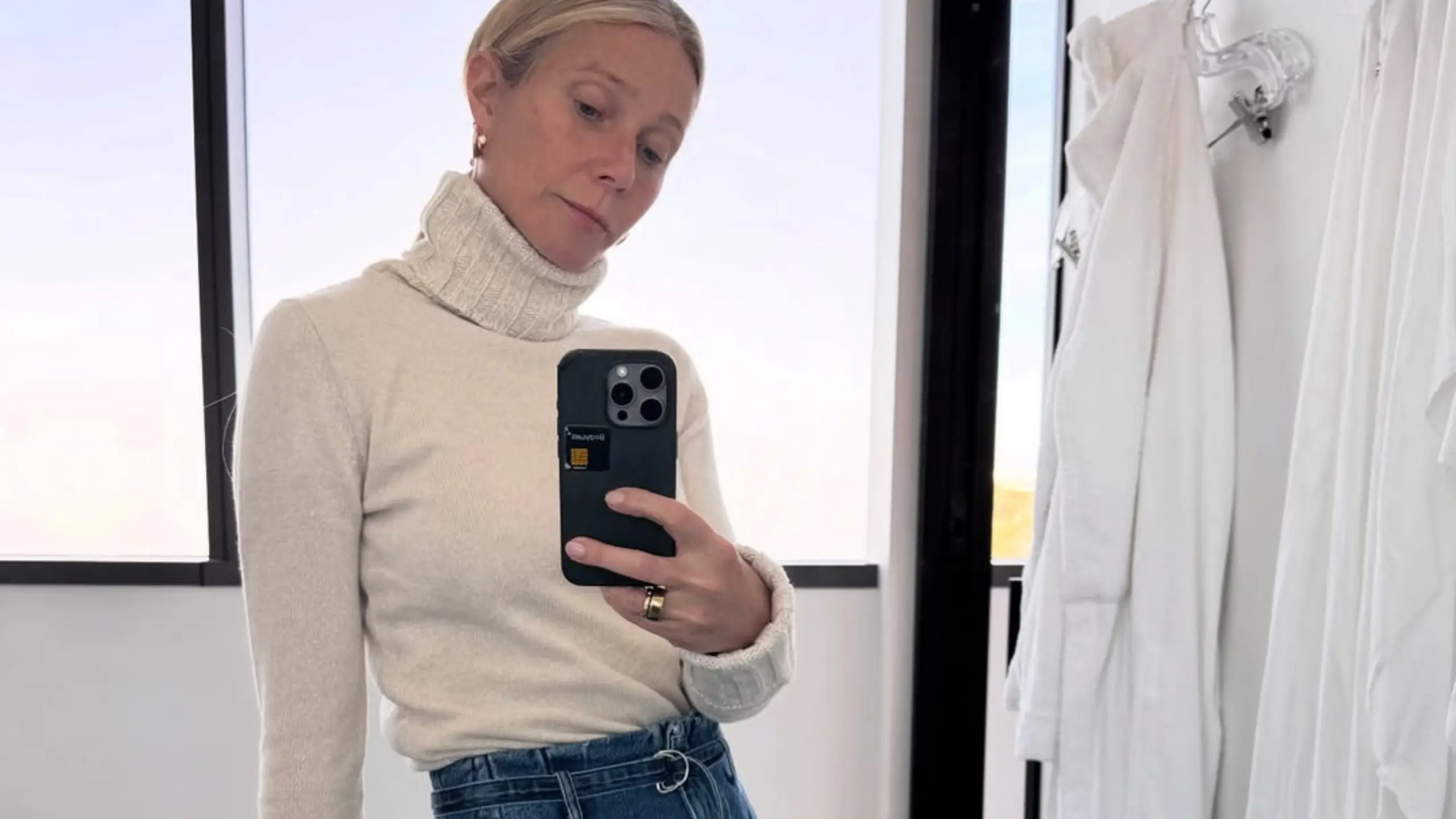 Kış gardırobunun kalıcı başrolü: Krem rengi kazaklar