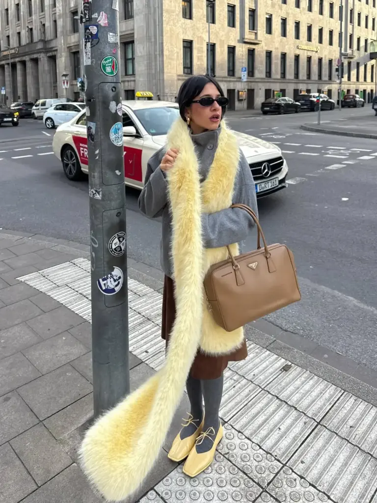 Açık sarı atkılar