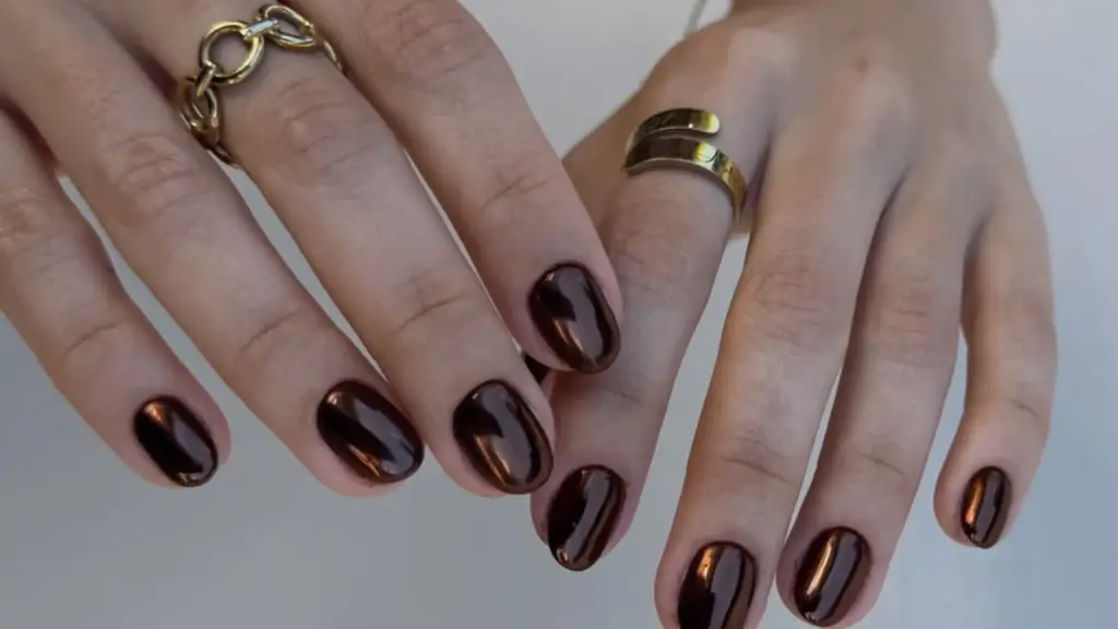 Kış stilinizi tamamlayacak 3 kahverengi manikür önerisi