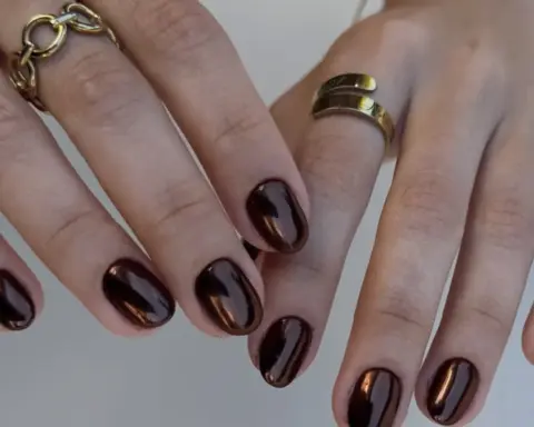 Kış stilinizi tamamlayacak 3 kahverengi manikür önerisi