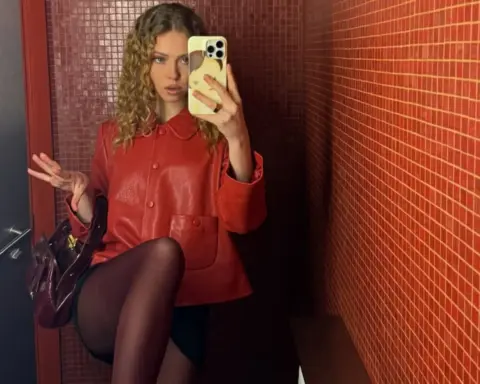 Kışın beklenmedik ikilisi: Kırmızı ve mor kombinasyonu