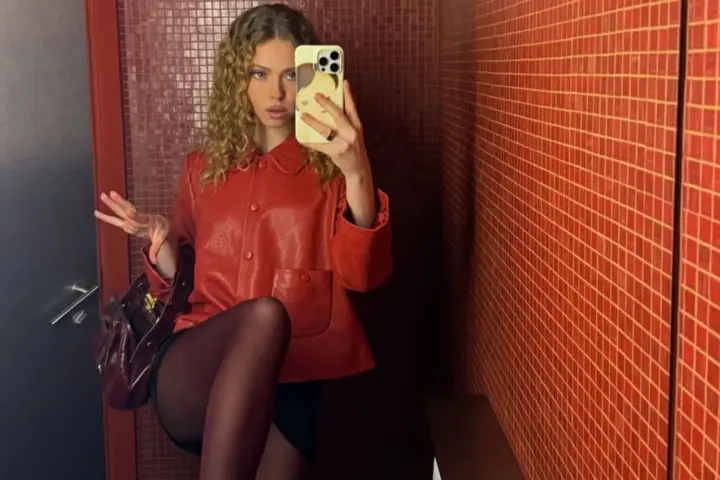 Kışın beklenmedik ikilisi: Kırmızı ve mor kombinasyonu