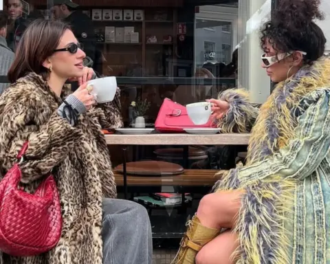 Kürk detaylı kabanlar: Bu kışın en güçlü “statement” parçası