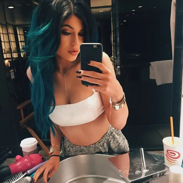 Kylie Jenner teal hair 
