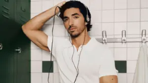 Lacoste, Taylor Zakhar Perez’in yer aldığı yeni iç giyim kampanyasını tanıttı