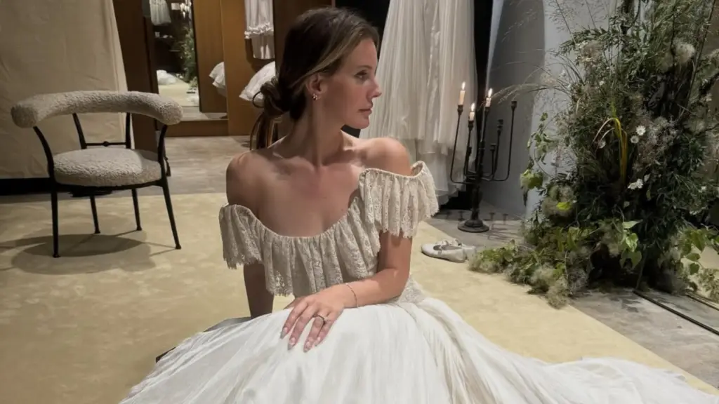 Lana Del Rey, evlilik yıldönümünü daha önce görülmemiş düğün fotoğraflarıyla kutladı