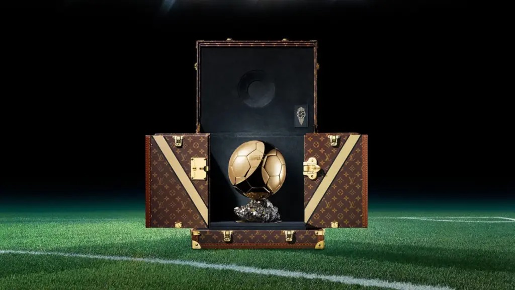 Louis Vuitton, UEFA ortaklığıyla 2025 Ballon d'Or kupasını ikonik Trophy Trunk'ında sundu