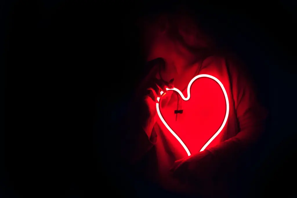 Love Bombing ve burçlar