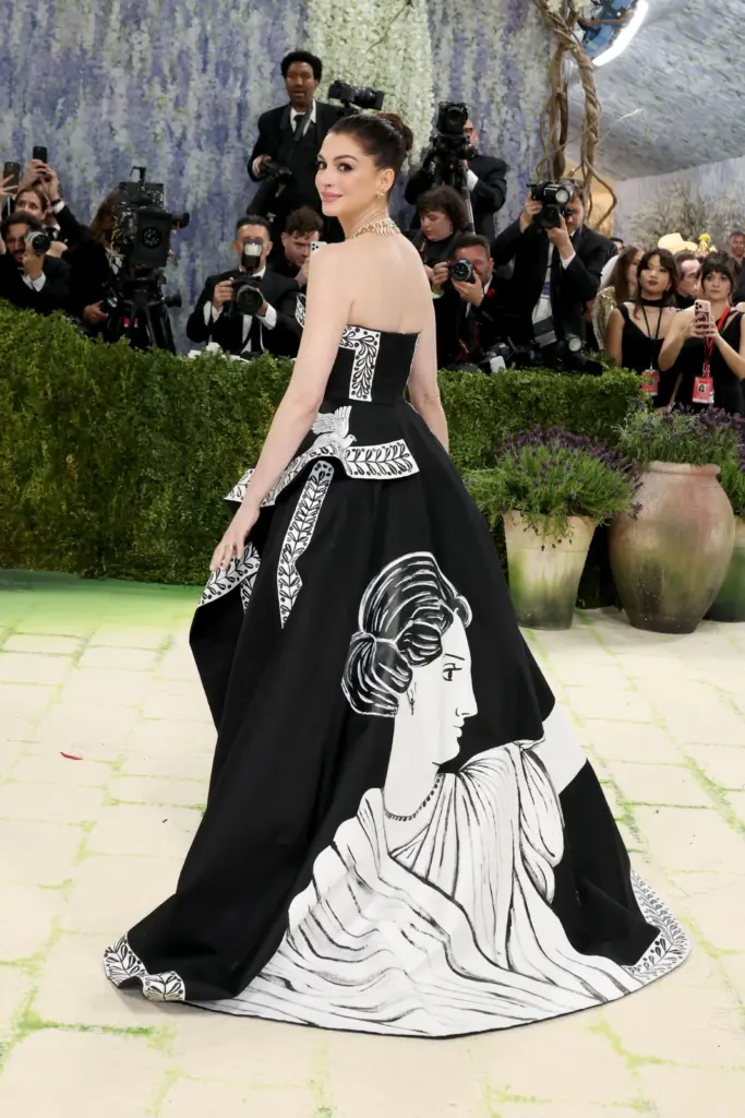 Anne Hathaway, Michael Kors Collection