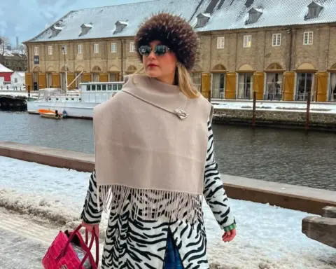 Minimal silüetlere dinamik bir dokunuş: Püsküllü parçalar