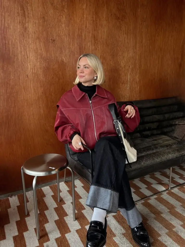 Koyu renkli denim sokak stilinden gece şıklığına