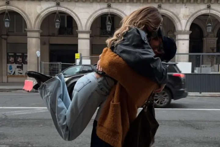 Modern ilişkilerin uçak modu: Aşkta görünmez mesafeler