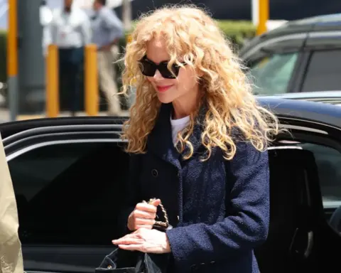 Nicole Kidman Chanel’in ikonik tüvit ceketiyle Sidney’de