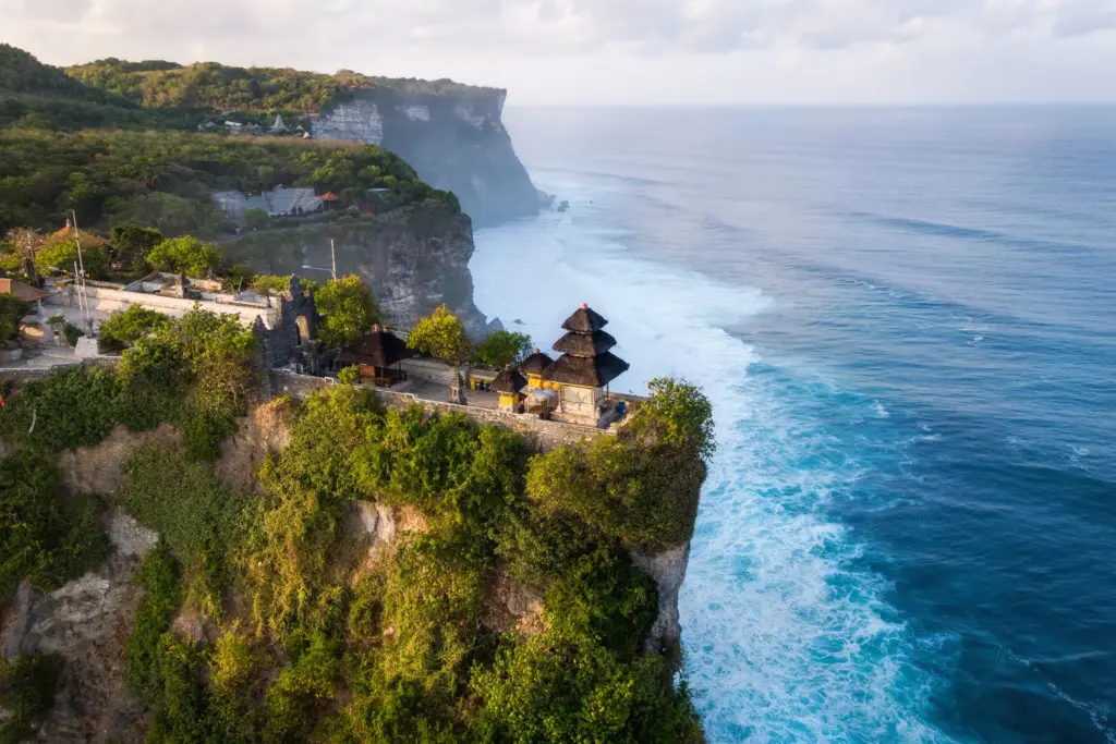 Bali Uluwatu Tapınağı: The Temple on the Cliff