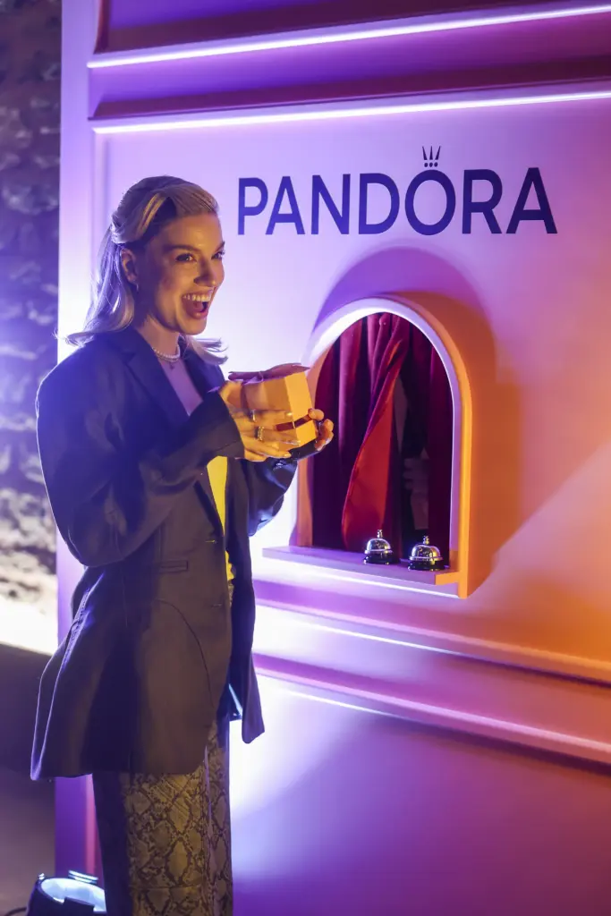 sürpriz için zili çal