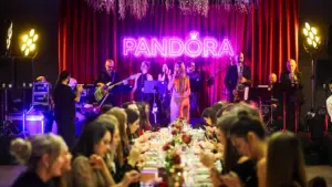 Pandora ile çok özel bir akşam