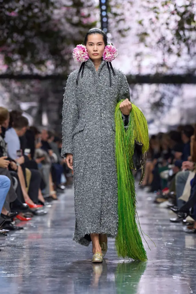 Dior Yere uzanan aksesuarlar