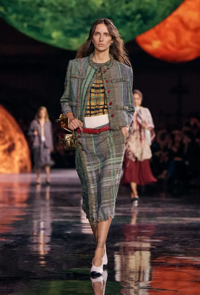 Chanel cropped tüvit
