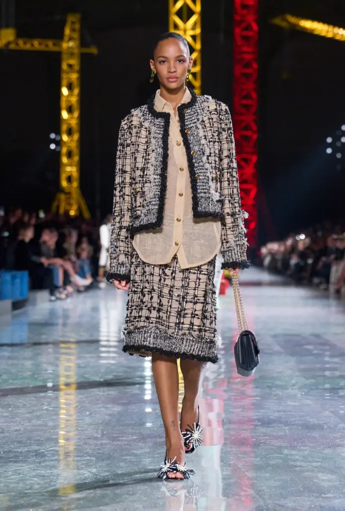 Modernleşen ceketler ve zamansız takımlar