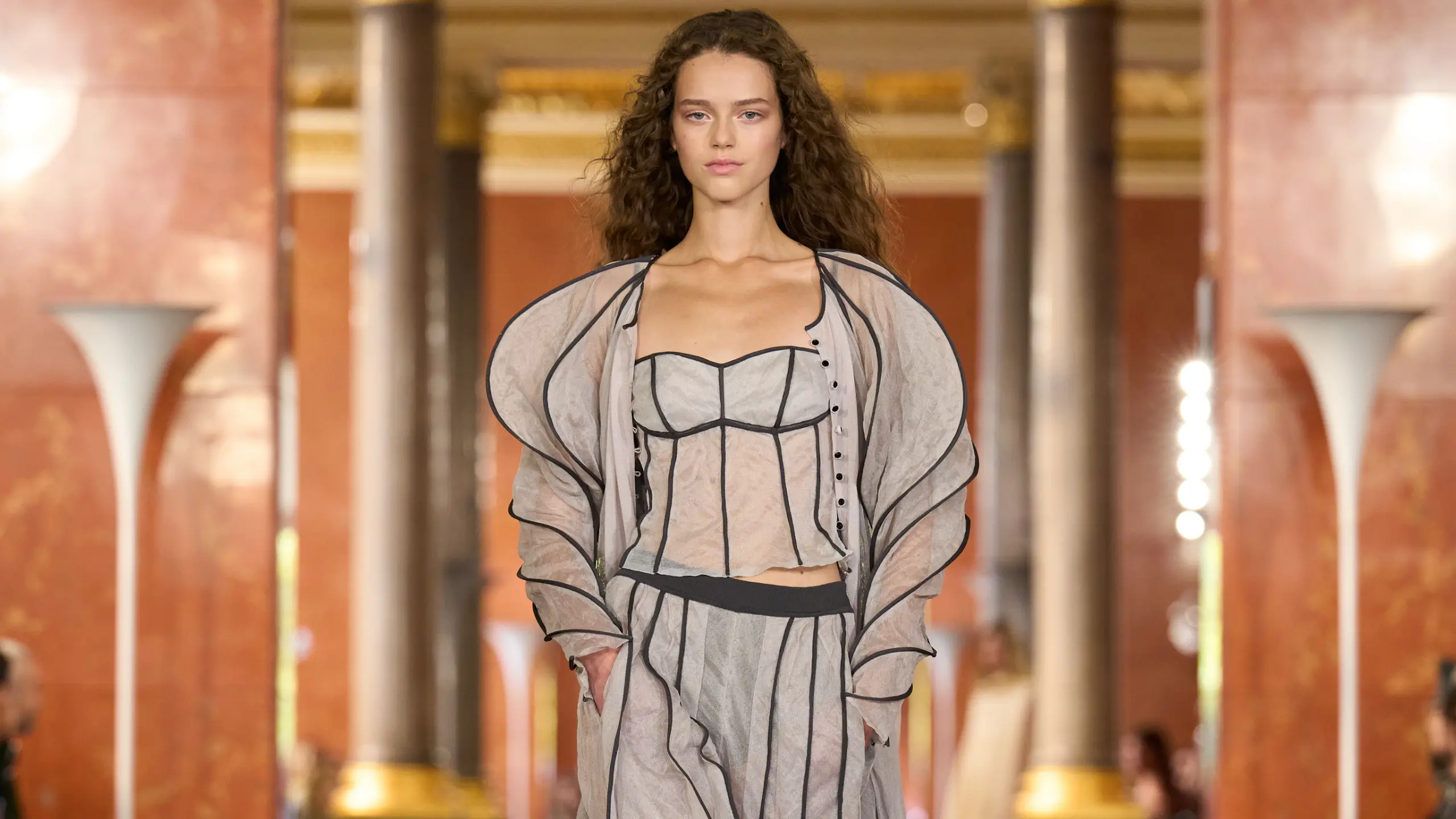 Paris Moda Haftası: Louis Vuitton İlkbahar/Yaz 2026
